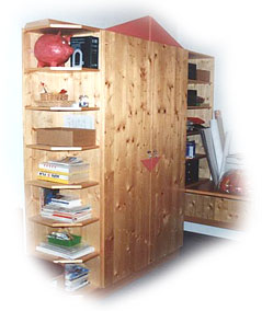 Kinderzimmer - Schrank mit rotem Dekor